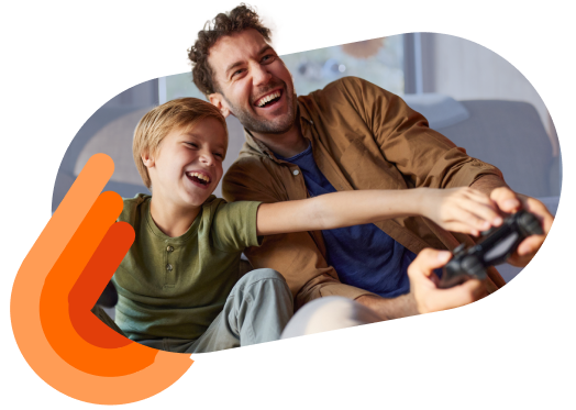 Padre e figlio giocano a un videogioco