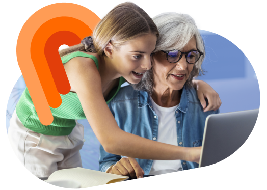 Una ragazzina guarda un laptop insieme alla nonna