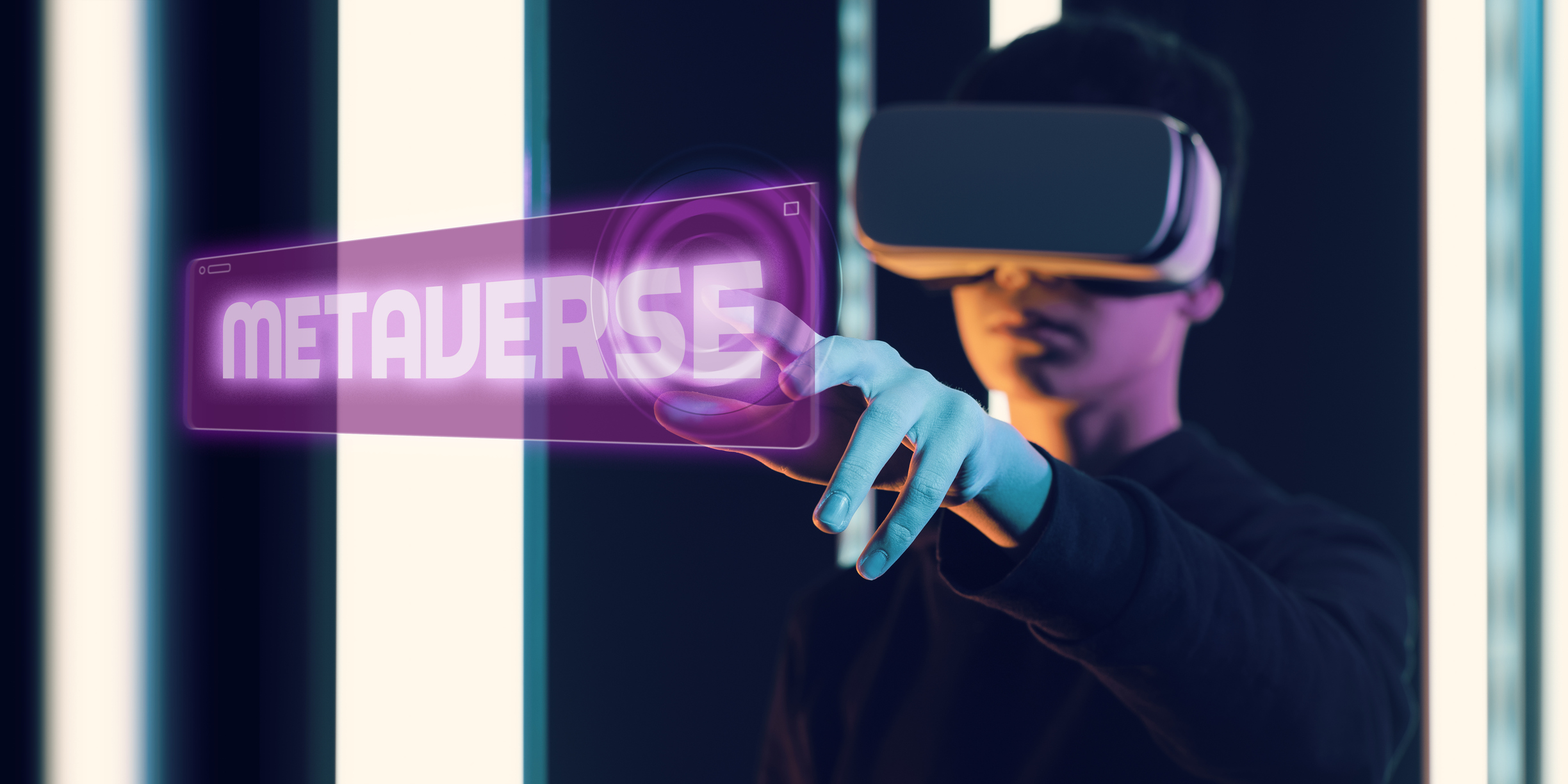Un adolescente accede alla realtà virtuale e al metaverso
